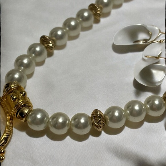 Vintage Sutton Hoo Gold Plated Faux Pearl Necklace 17” - Picture 8 of 10